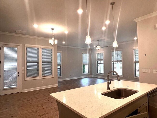Foto del edificio - 5011 Bellmoore Park Ln
