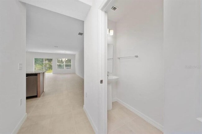 Building Photo - 2814 Raindrop Run St