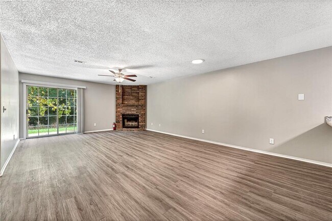 Foto del edificio - "Homey 3-Bed Townhouse on North Boxley Ave...