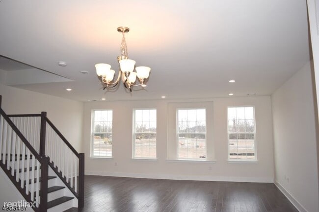 Building Photo - 3 br, 3.5 bath Townhome - 6 Gerhard Pl