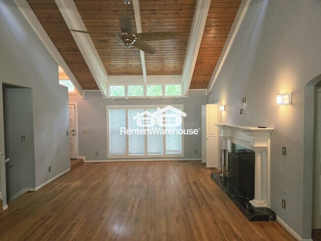 Foto del edificio - 4486 Poplar Terrace