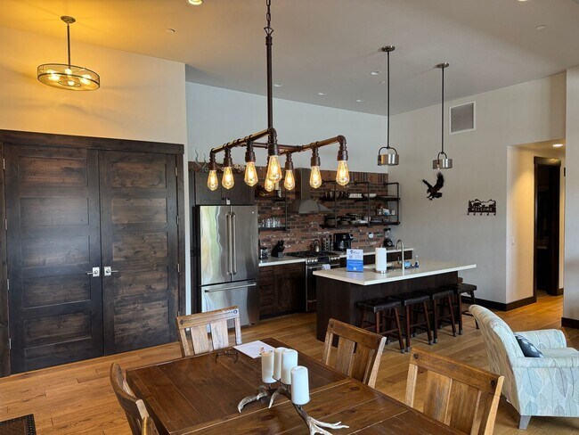 Foto del edificio - 214 E Second St. #204- Fully Furnished Luxury Condo 2 Bedroom/2 Bath Monthly Rent $2,700.00.