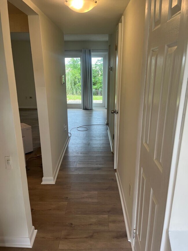 Foto del edificio - Available now. Beautiful 2 BR/1.5 BA Condo with Marsh View! BOAT RAMP AND BOAT PARKING! WATER/SEW...