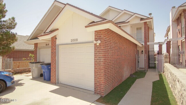 Foto del edificio - 2008 Rogelio Ave