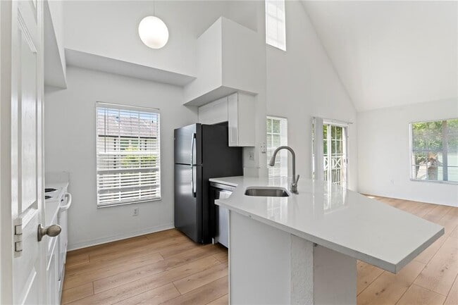Building Photo - 10454 White Lake Ct