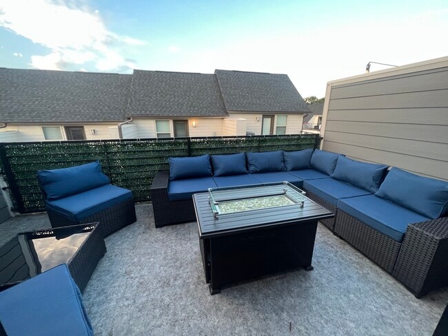 Rooftop patio - 15037 New Amsterdam Ln