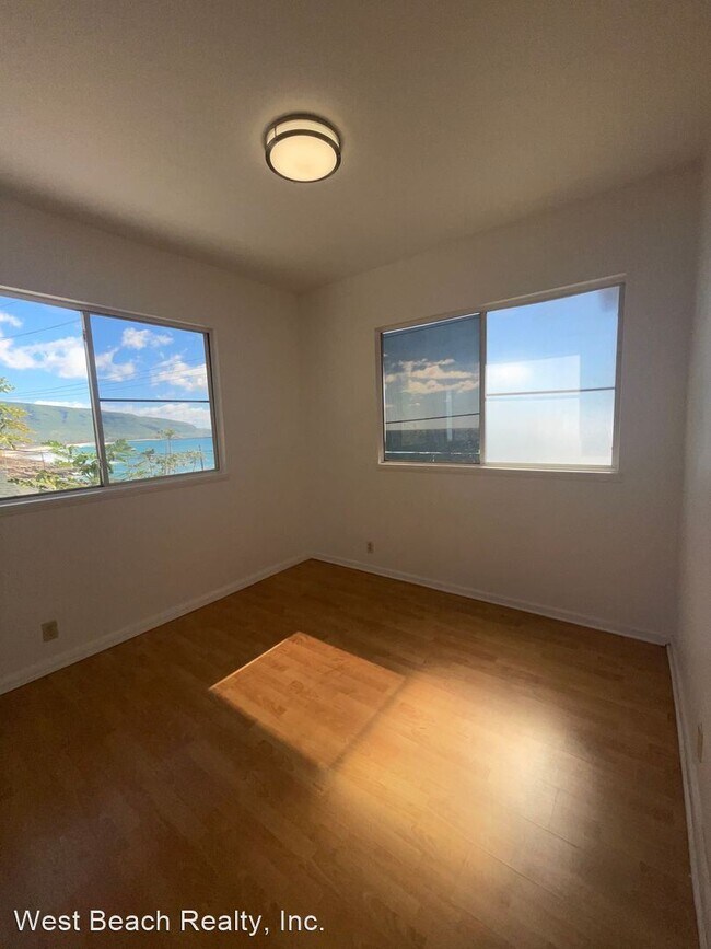 Building Photo - 2 br, 1 bath House - 87-1320C Makai