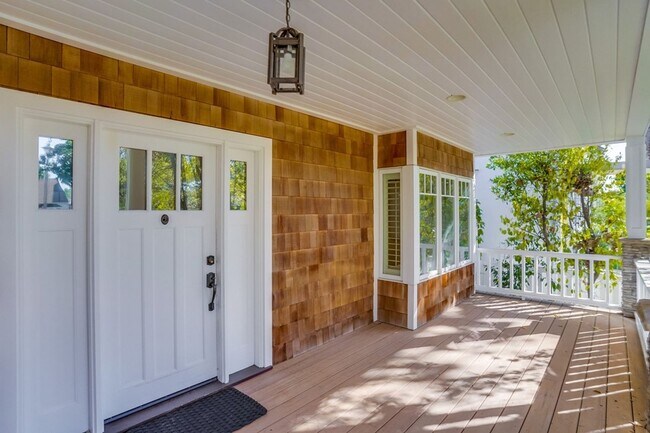 Foto del edificio - Beautiful 4 Bed/4 Bath Family Home w/pool - Upcoming and available at the end of April!