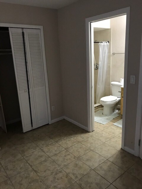 Building Photo - Adorable 2BR/2BA Fourplex with Ceramic Til...