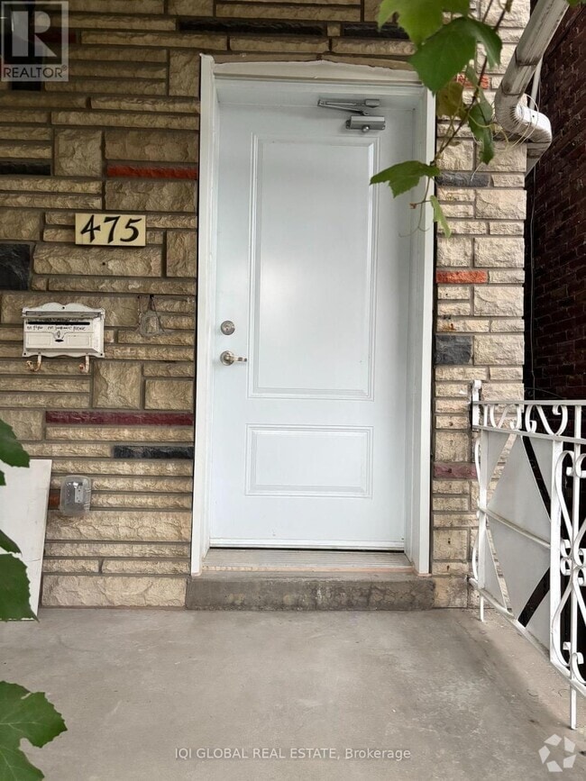 Building Photo - 475 Ossington Ave