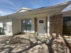 Building Photo - 404 Justice Dr