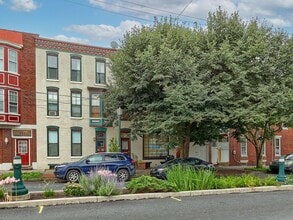 Building Photo - 211 Verbeke St