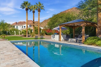 Building Photo - 4601 N Royal View Dr