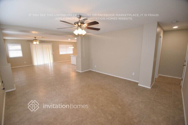 Foto del edificio - 3215 W Salter Dr