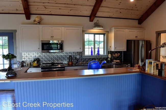 Building Photo - 2 br, 2 bath House - 1058 Valley Oak Dr.
