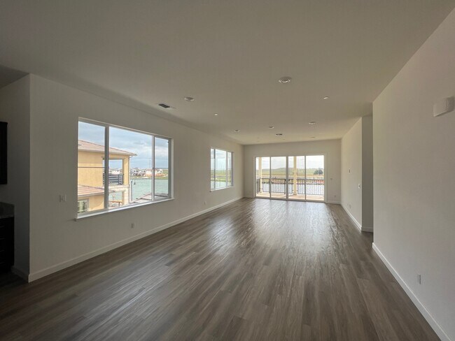 Open layout great room and kitchen - 2270 Solace Vis