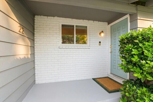 Building Photo - 1714 Woodridge Way