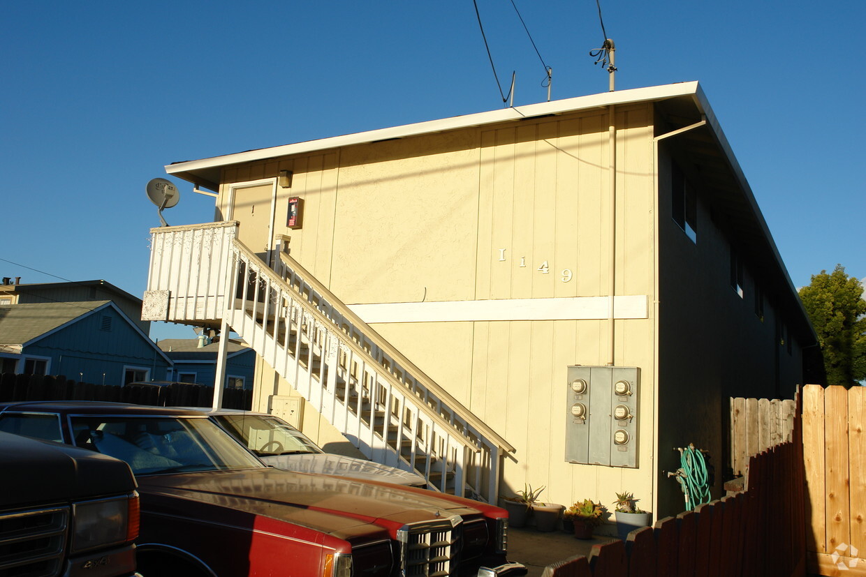 Building Photo - 1149 E Laurel Dr