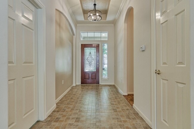 Building Photo - 118 Robindale Cir