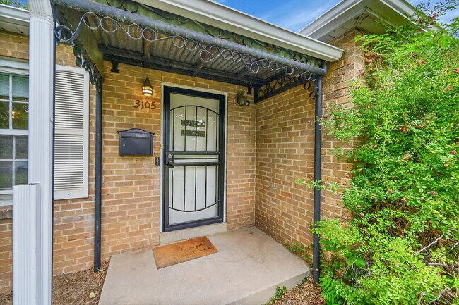 Building Photo - $2,695 - 3 Bed, 1 Bath Updated Home in Den...