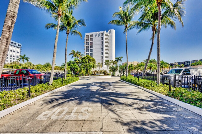 Building Photo - 3901 S Flagler Dr