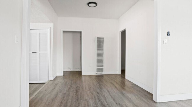 Foto del edificio - 891 E 6th St