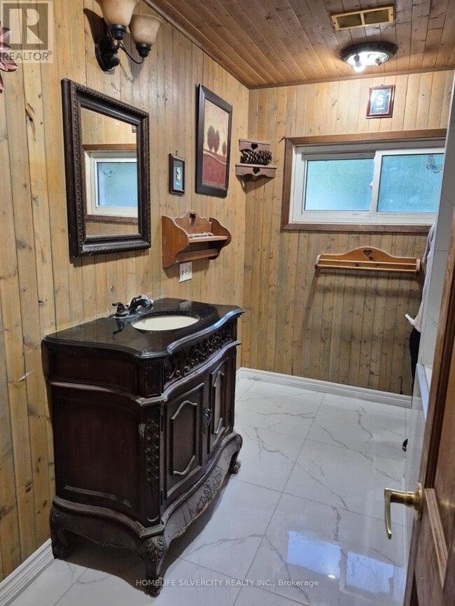 Photo du bâtiment - 15489 Humber Station Rd