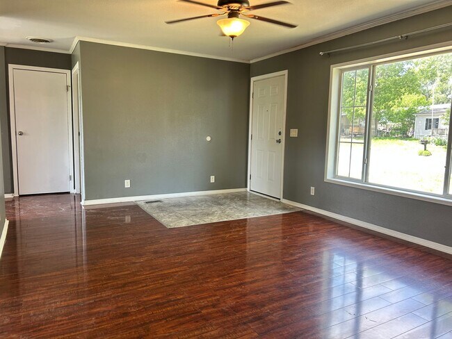 Building Photo - Spacious 4 Bedroom Home with Basement, Clo...