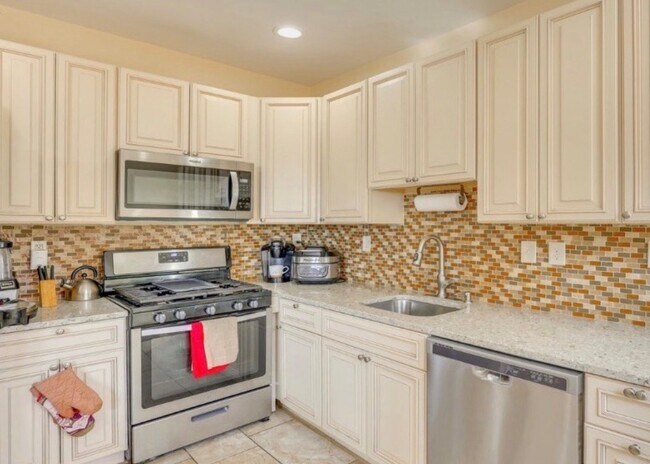 Foto del edificio - 4302 Woodlea Ave