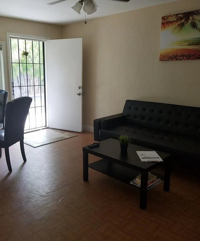 Building Photo - Imperial Triplex