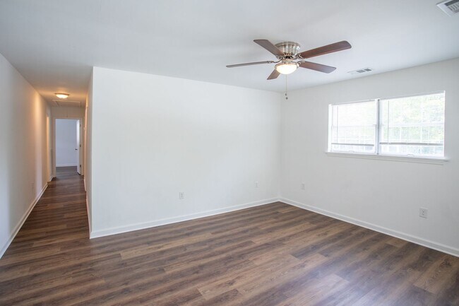Building Photo - Updated 3BR/2BA Home in Edgemere | Corner ...