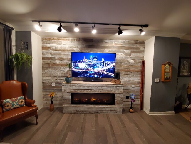 Building Photo - 306 4th Ave