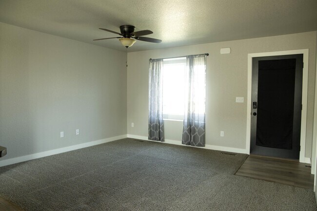 Building Photo - 627 Bomber Way