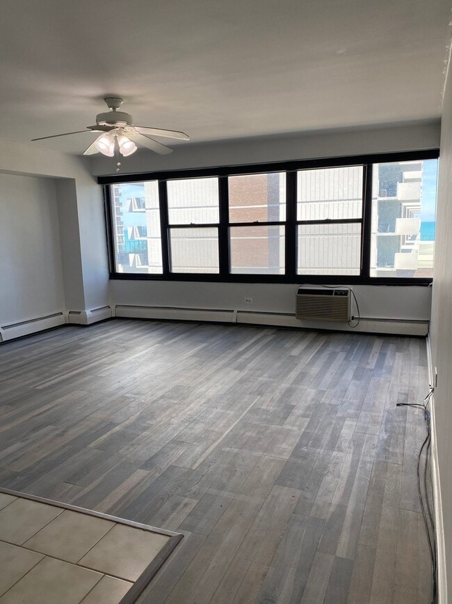 Building Photo - 6030 N Sheridan Rd