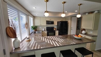 Building Photo - 6430 Bankside Dr