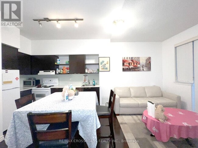 Building Photo - 35 Hayden St