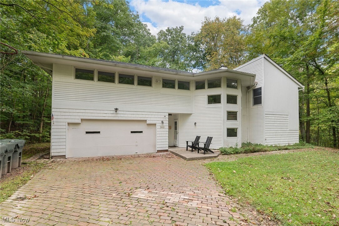 3812 Ellendale Rd Moreland Hills, OH 44022 – photo 1 of 35