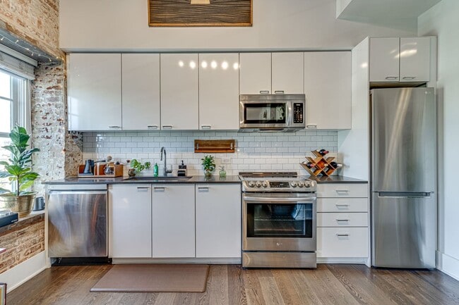 Foto del edificio - Stunning Partly Furnished Studio in Old Town Alexandria