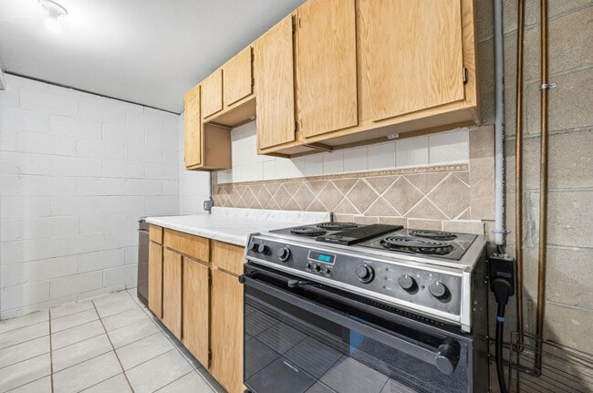 Foto del edificio - 3033 Jamestown Dr