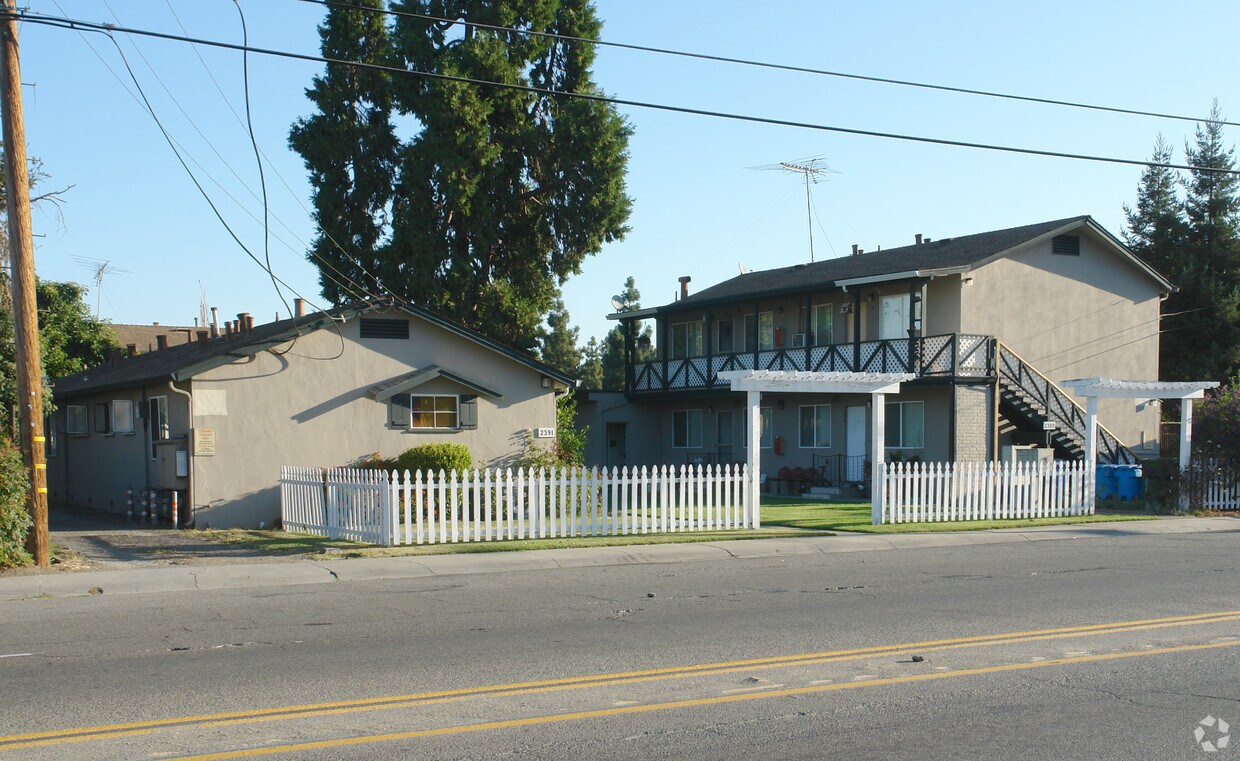Primary Photo - 2389-2391 Moorpark Ave
