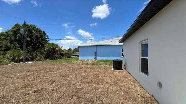 Building Photo - 736 Halton Ave SW