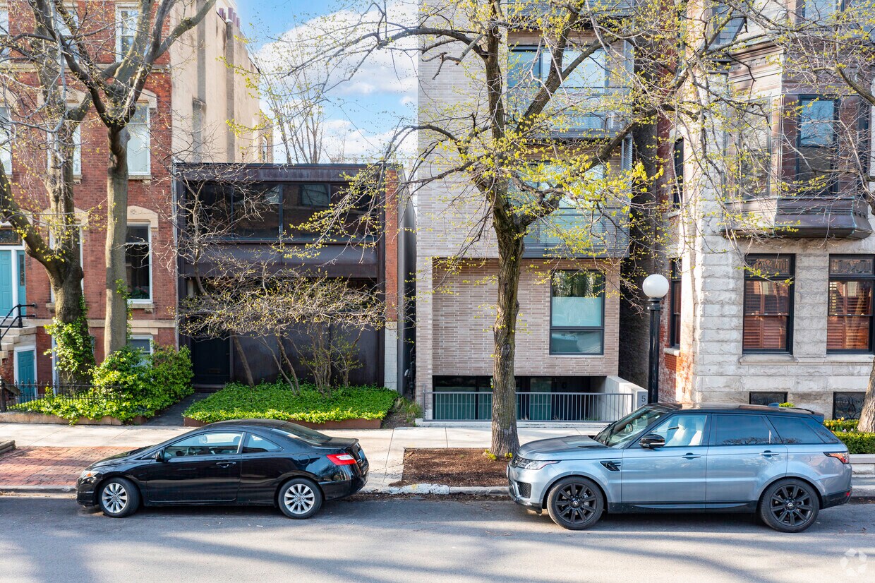 May 2022 - 530 W Dickens Ave