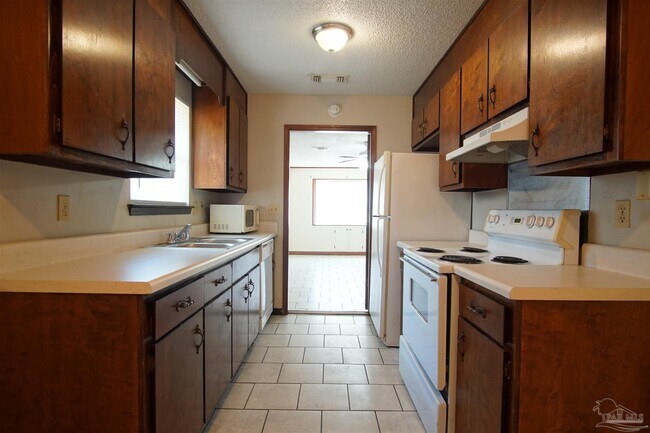 Building Photo - 6498 Colonial Dr