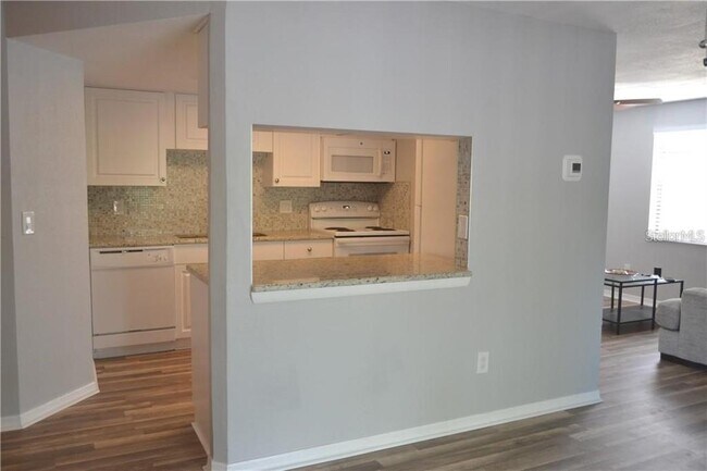 Foto del edificio - 137 Hunter Lake Dr