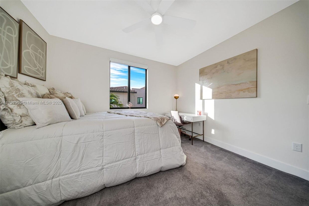 Foto principal - 4707 NW 83rd Ct