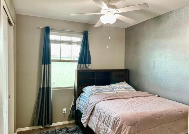 Foto del edificio - 3675 E Galveston St