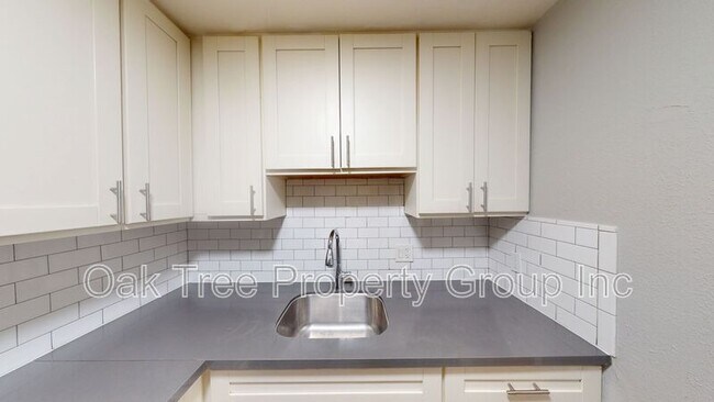 Building Photo - 3010 Adeline St