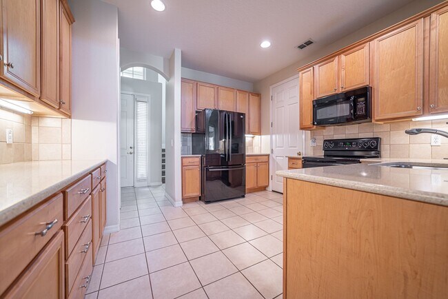 Building Photo - Beautiful 3 Bedroom + 2.5 Bathroom + Loft ...