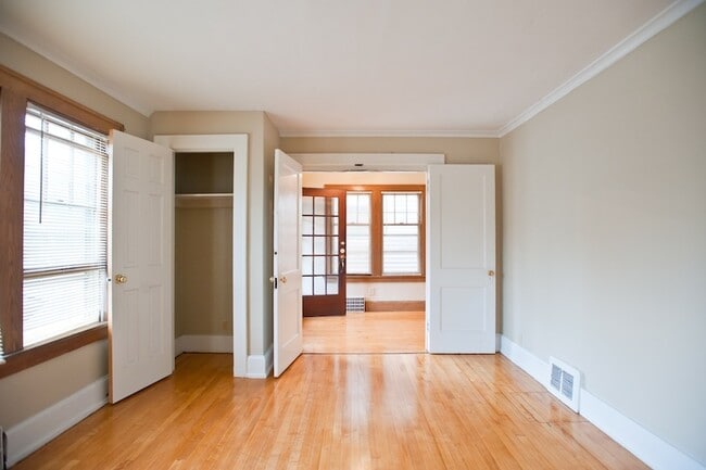 Foto del edificio - 3259 N Oakland Ave