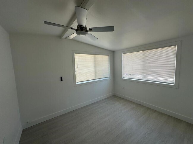 Building Photo - 1754 NE 48th Ct